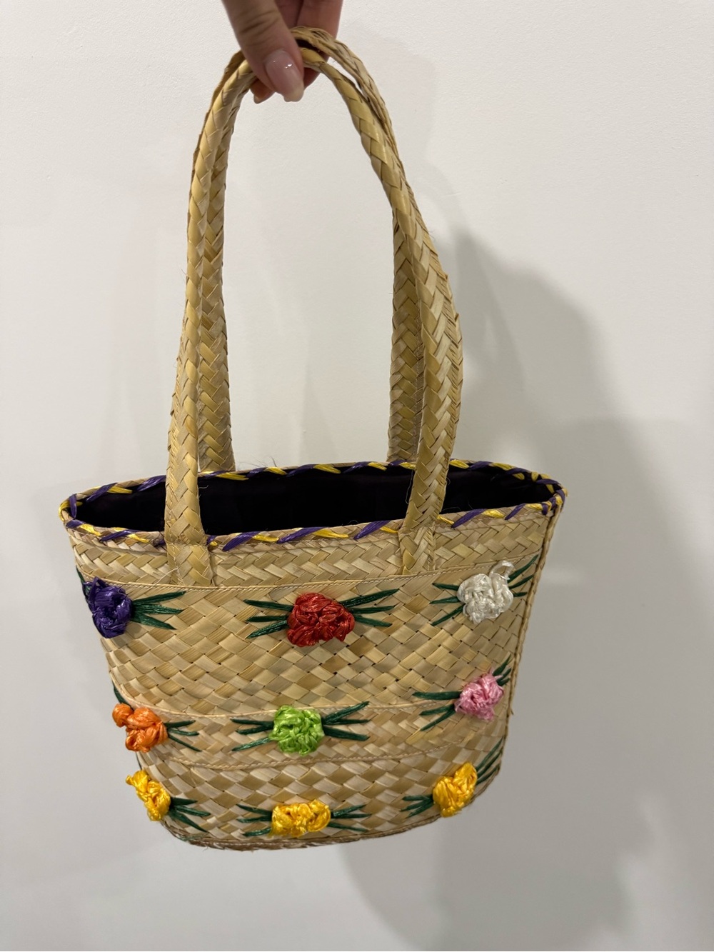 VINTAGE HAND WOVEN FLORAL EMBROIDERED STRAW BASKET TOTE